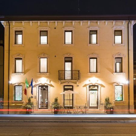 Hotel Fontana Verona Bagian luar foto